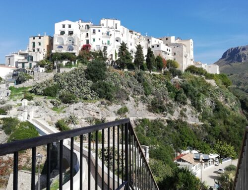 Il centro storico di Sperlonga: un gioiello bianco affacciato sul mare